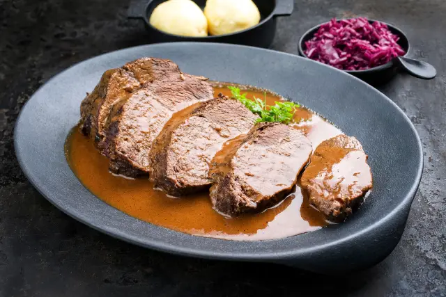 Sauerbraten allemand : un plat traditionnel de Noël.